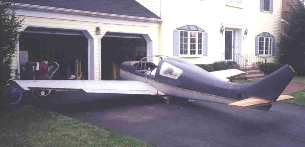 Plane full.jpg (24183 bytes)